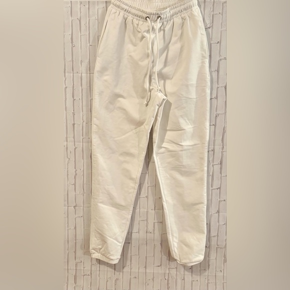 Meshki White High-Waisted Joggers with Tapered Cuffs - Picture 5 of 8